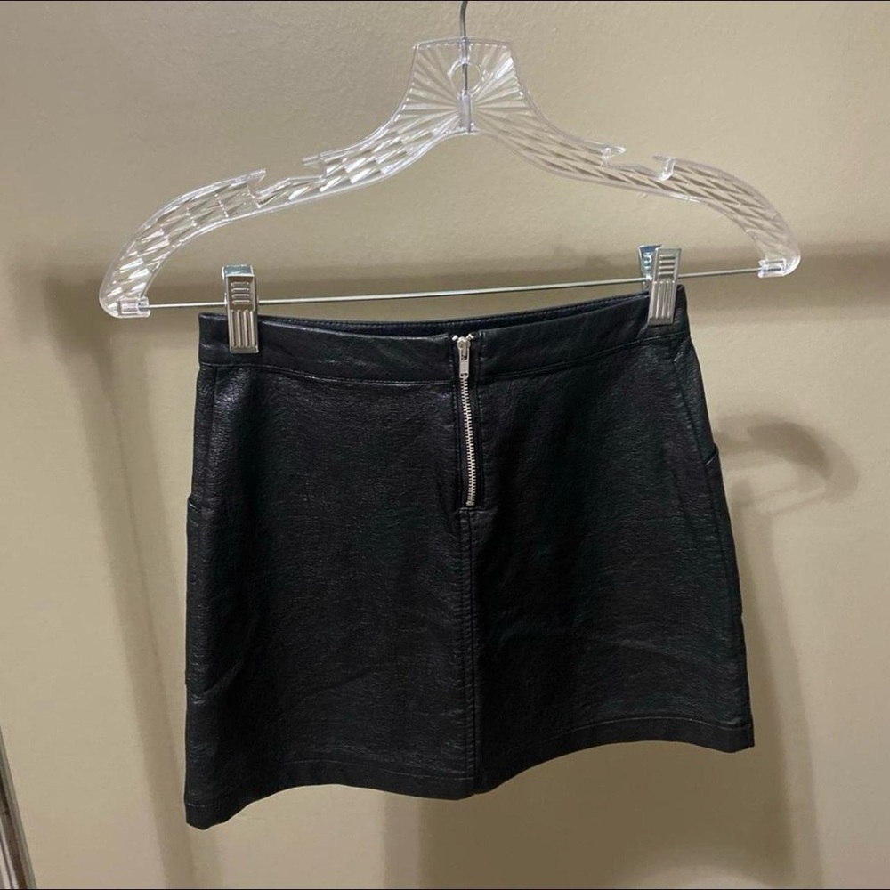 Short Leather Skirt!